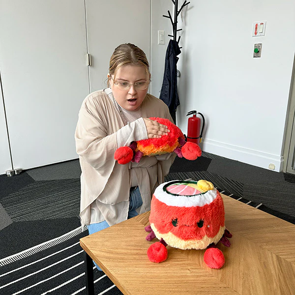 Mini Squishable Crab Roll - Image 4