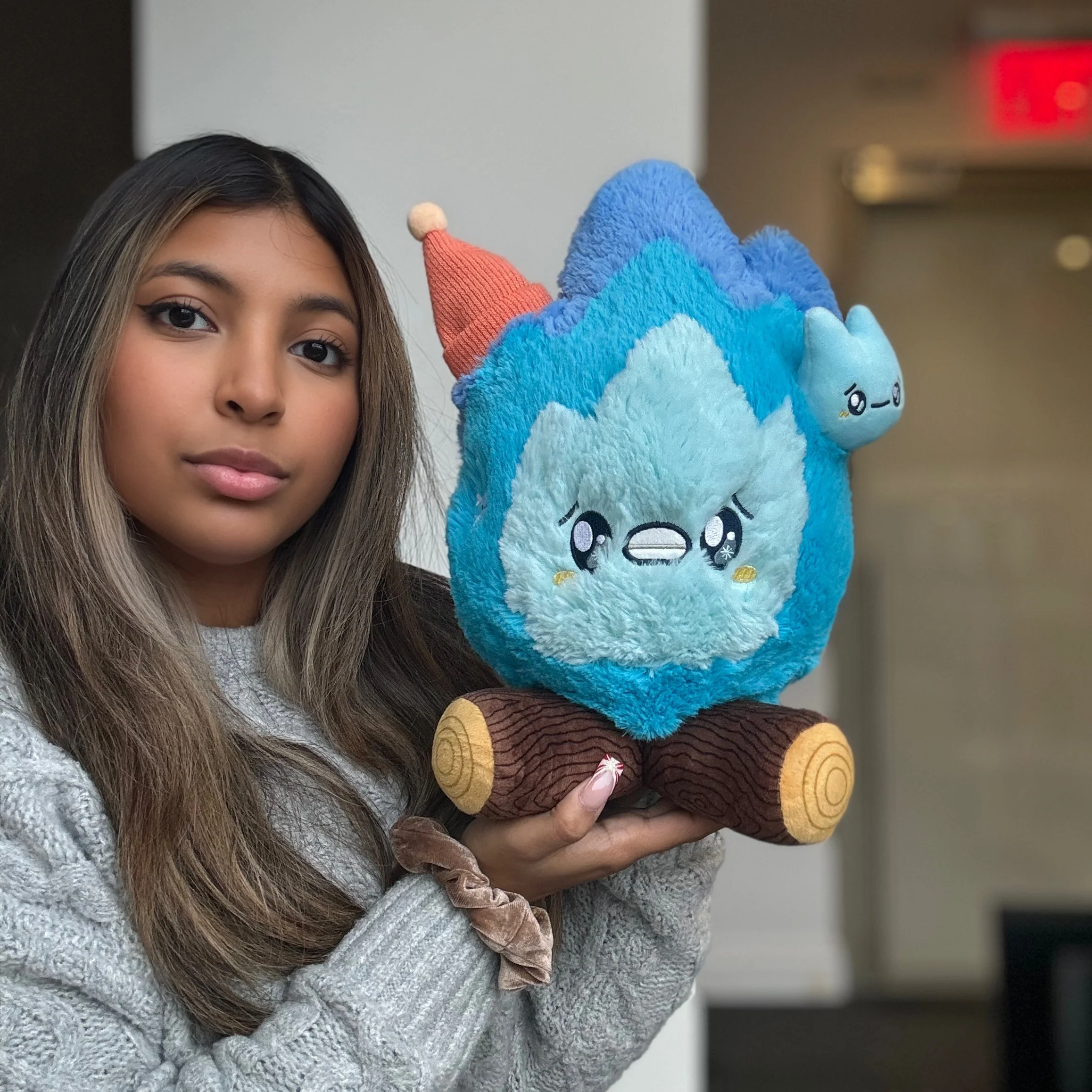 Squish Lodge: Mini Squishable Frozen Campfire - Image 2